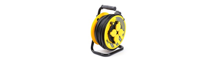 Надежные и удобные удлинители на катушках INDUSTRIAL PLUS от IEK